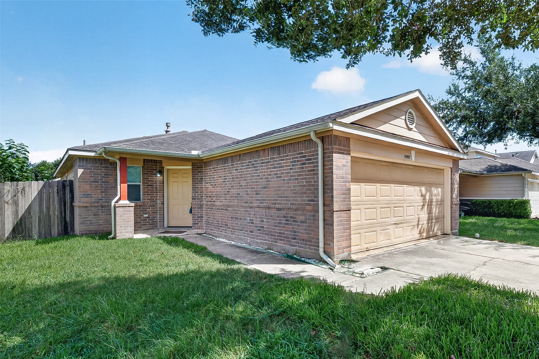 10907 Barker Gate Court Property Photo 1