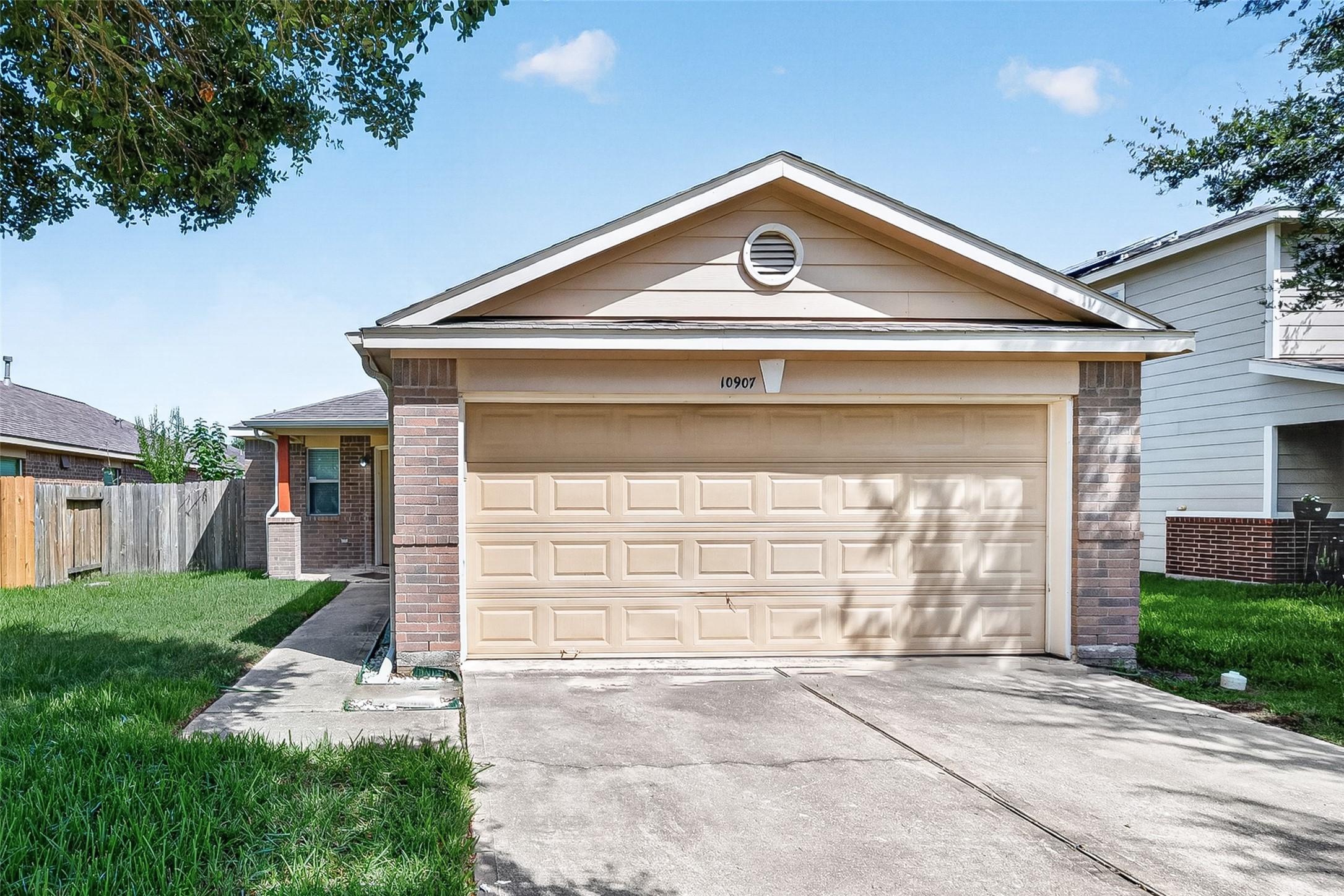10907 Barker Gate Court Property Photo 2