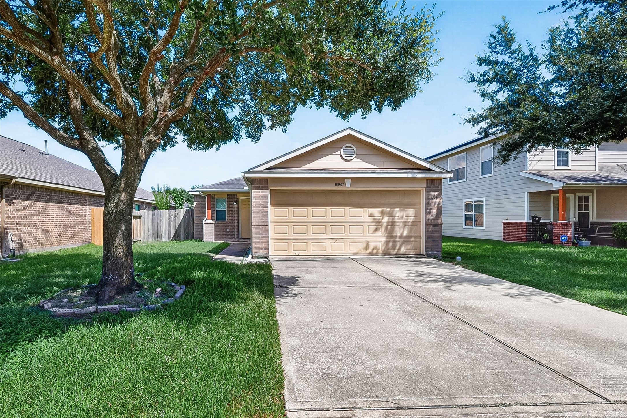 10907 Barker Gate Court Property Photo 3