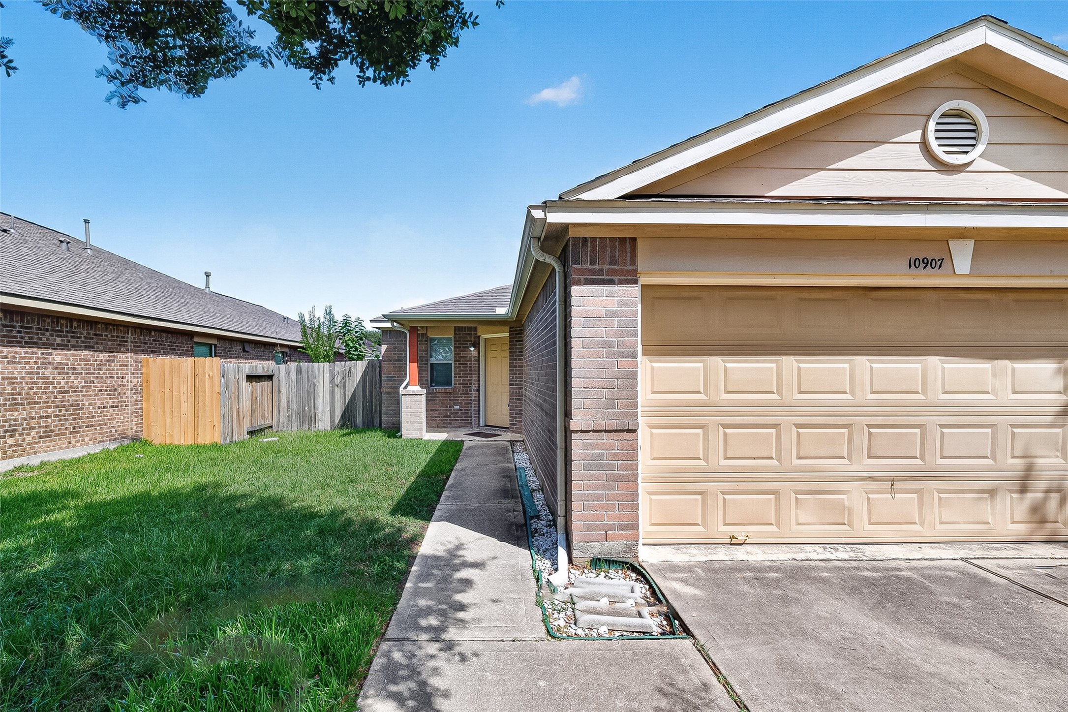10907 Barker Gate Court Property Photo 6
