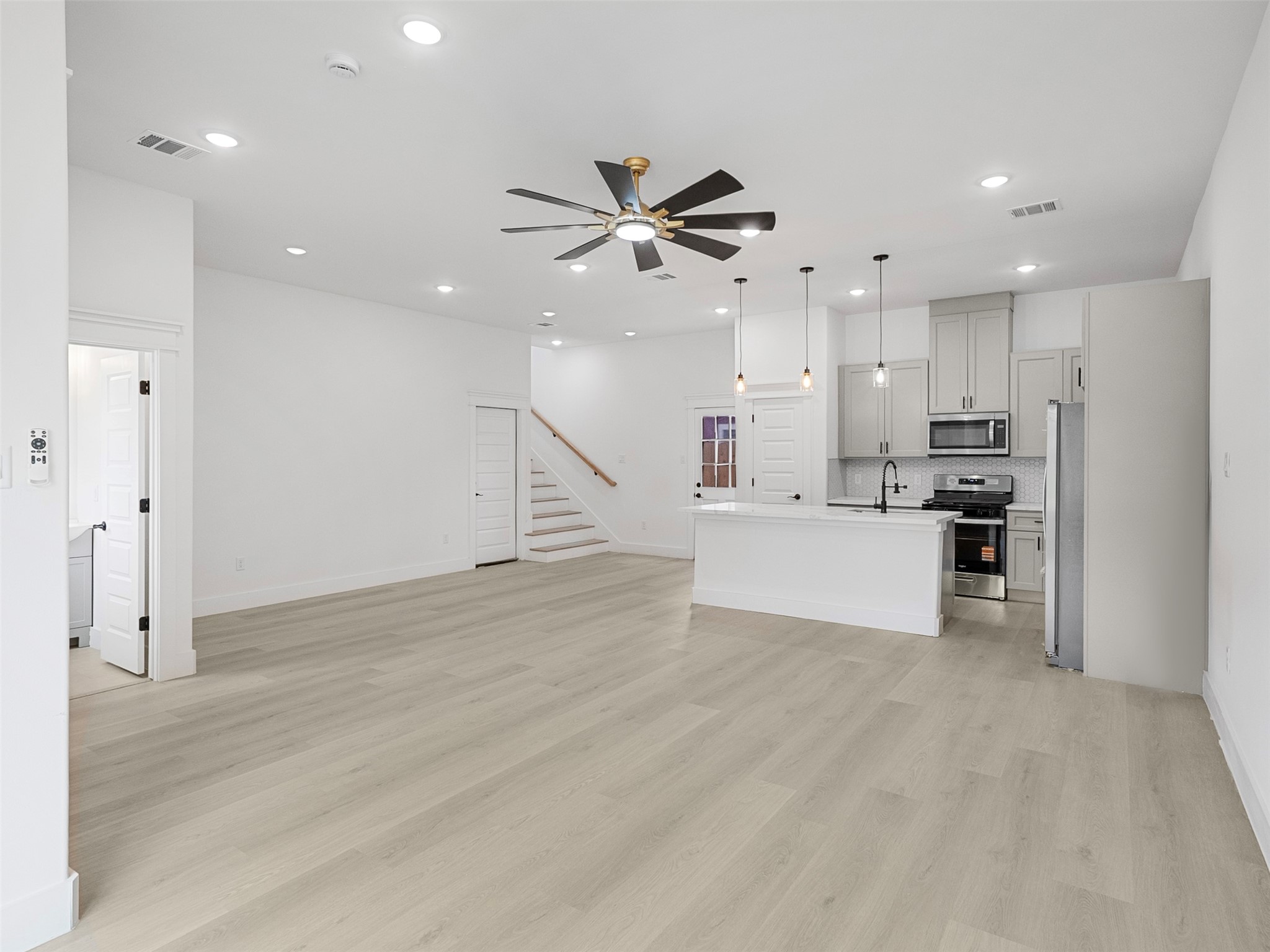 4111 E Toliver Street Property Photo 4