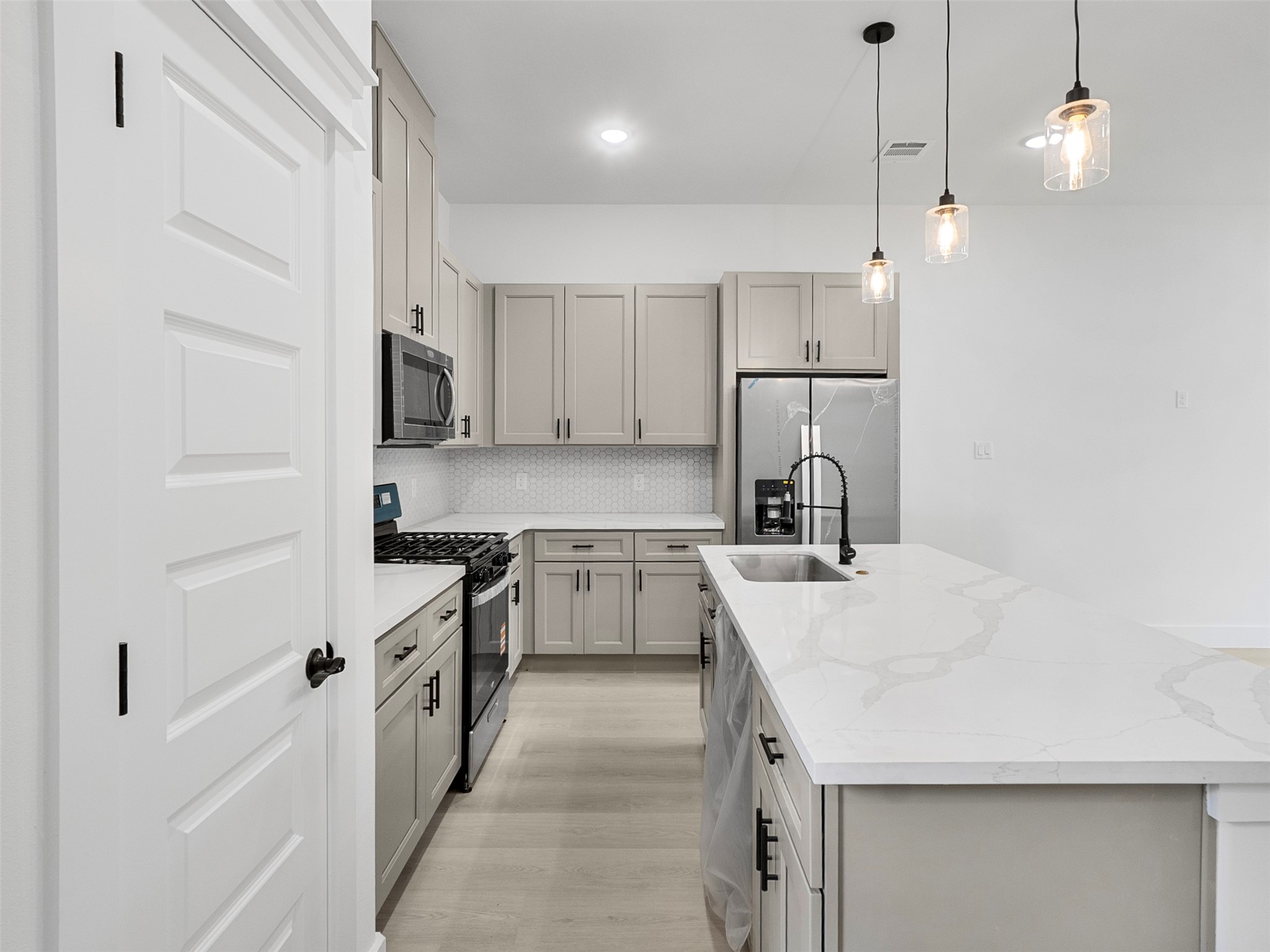 4111 E Toliver Street Property Photo 6