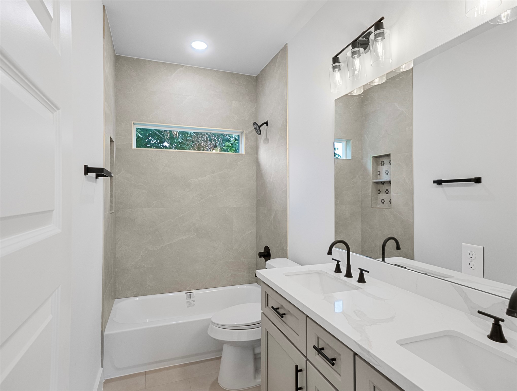 4111 E Toliver Street Property Photo 13