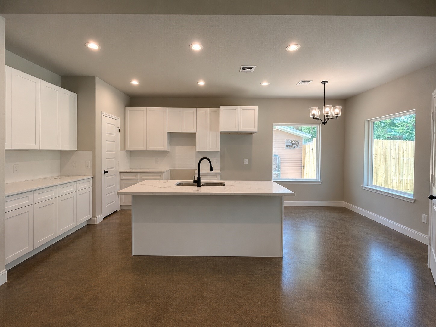 15506 Arrowhead Loop W Property Photo 9
