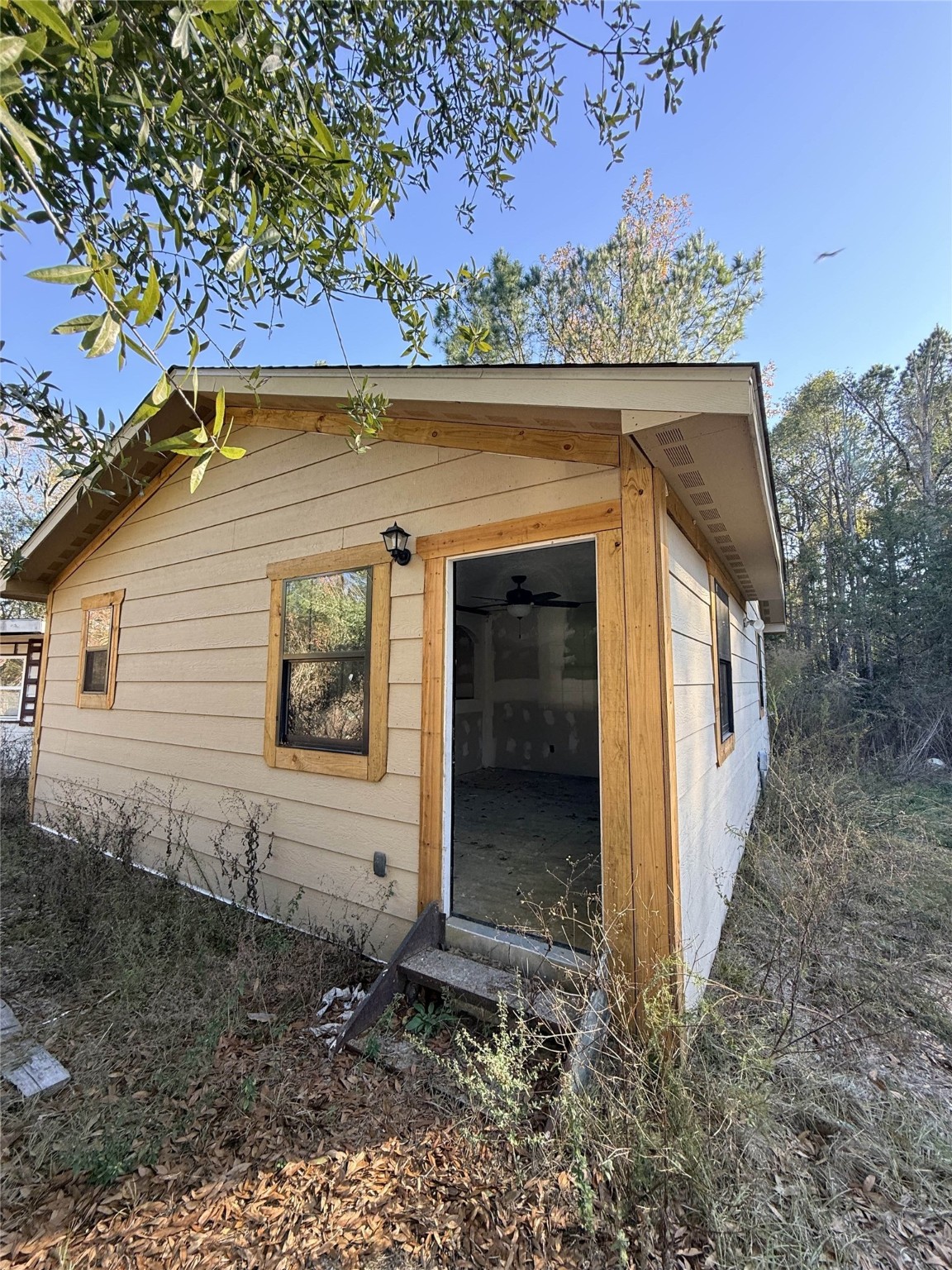 719 County Rd 3880 Property Photo 22