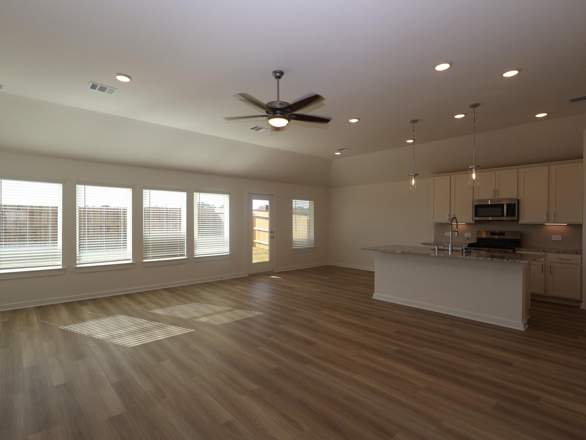 962 Garden Path Drive, Willis Tx 77378 Property Photo 4