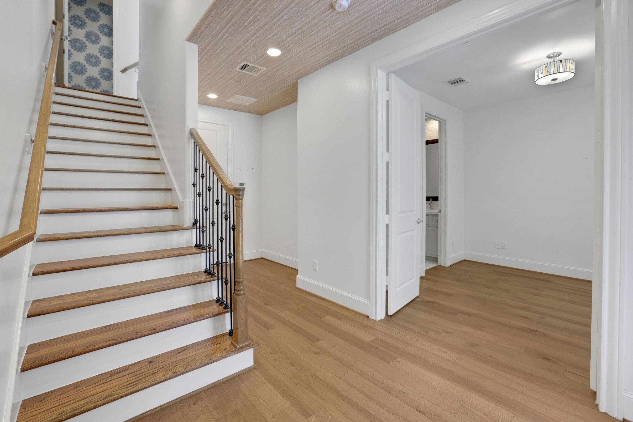 4045 Leeland Street Property Photo 5
