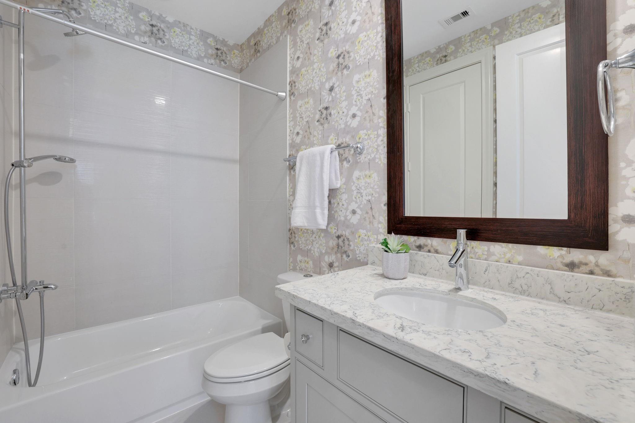 4045 Leeland Street Property Photo 8