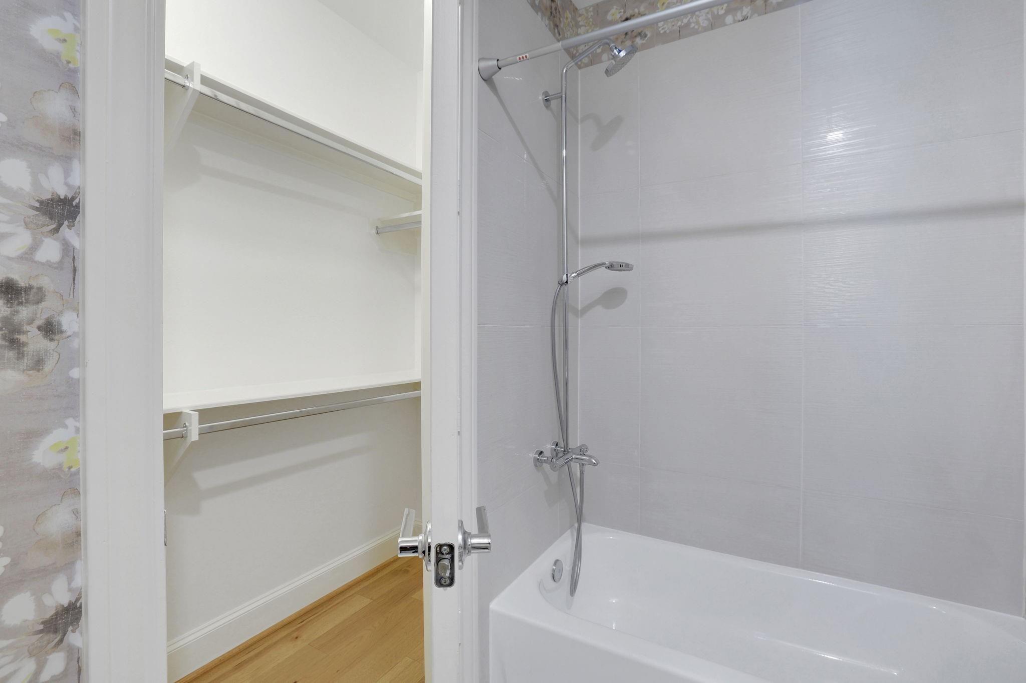 4045 Leeland Street Property Photo 10