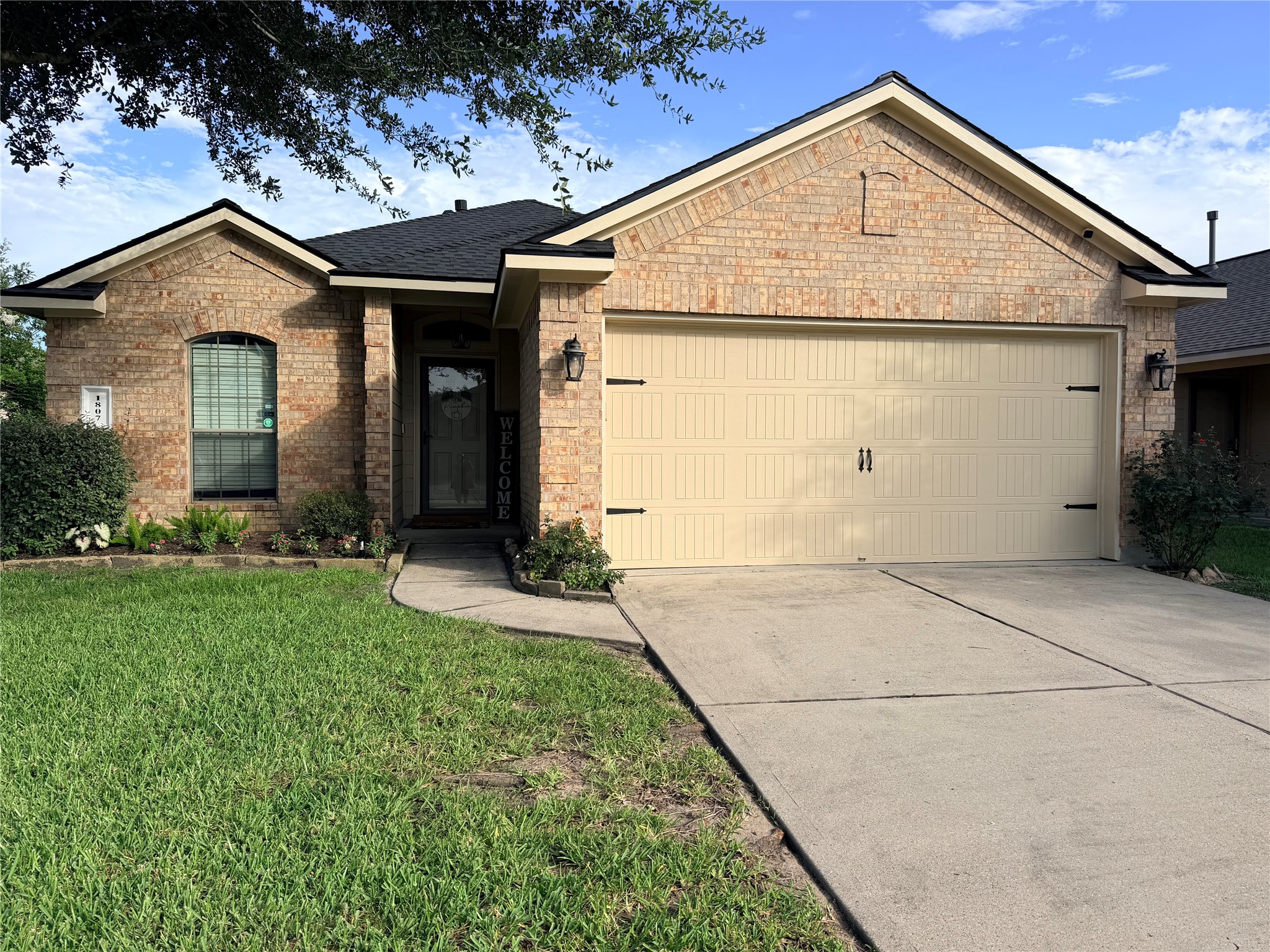 1807 Emerson Ridge Drive Property Photo 2