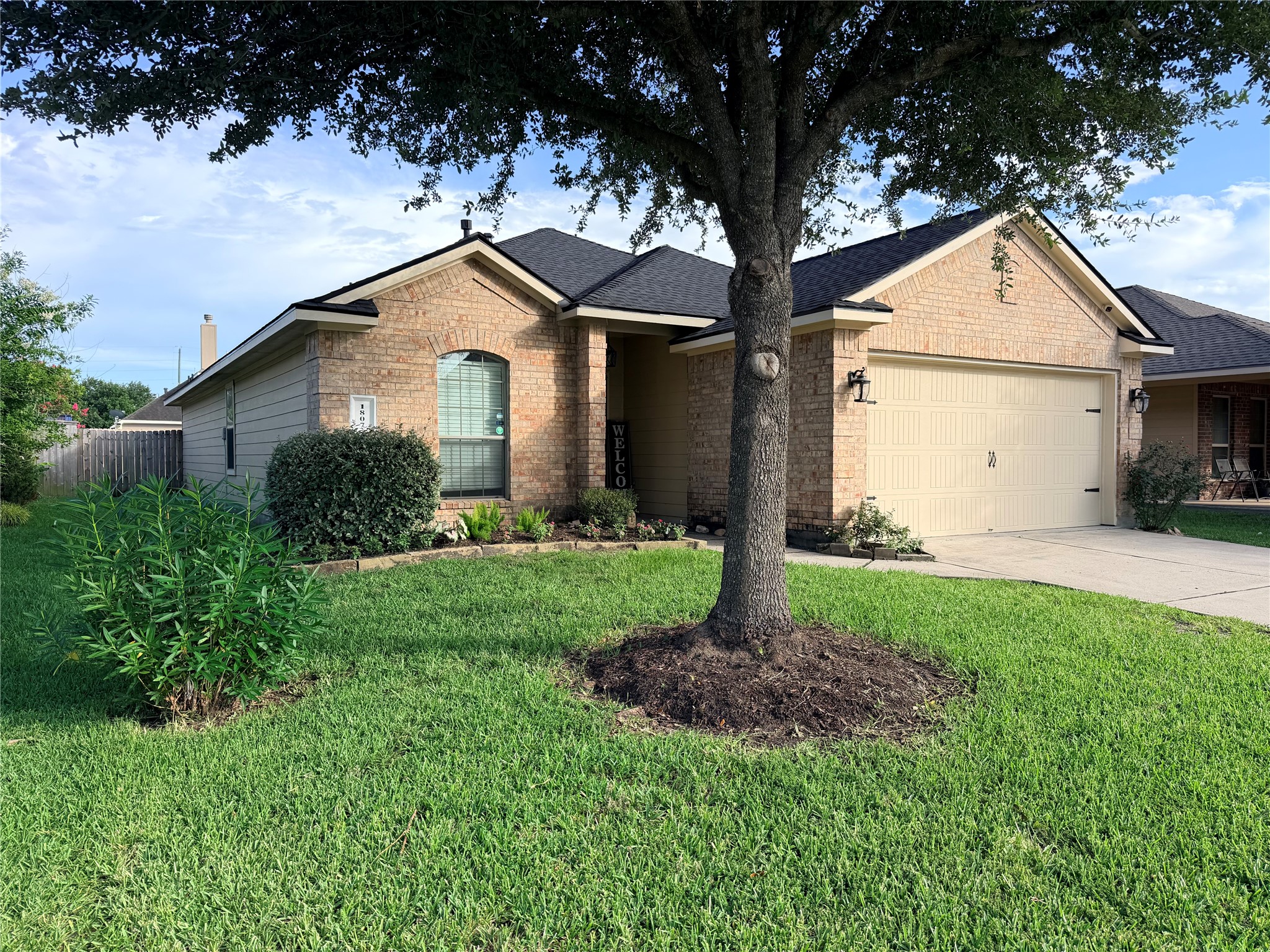 1807 Emerson Ridge Drive Property Photo 3