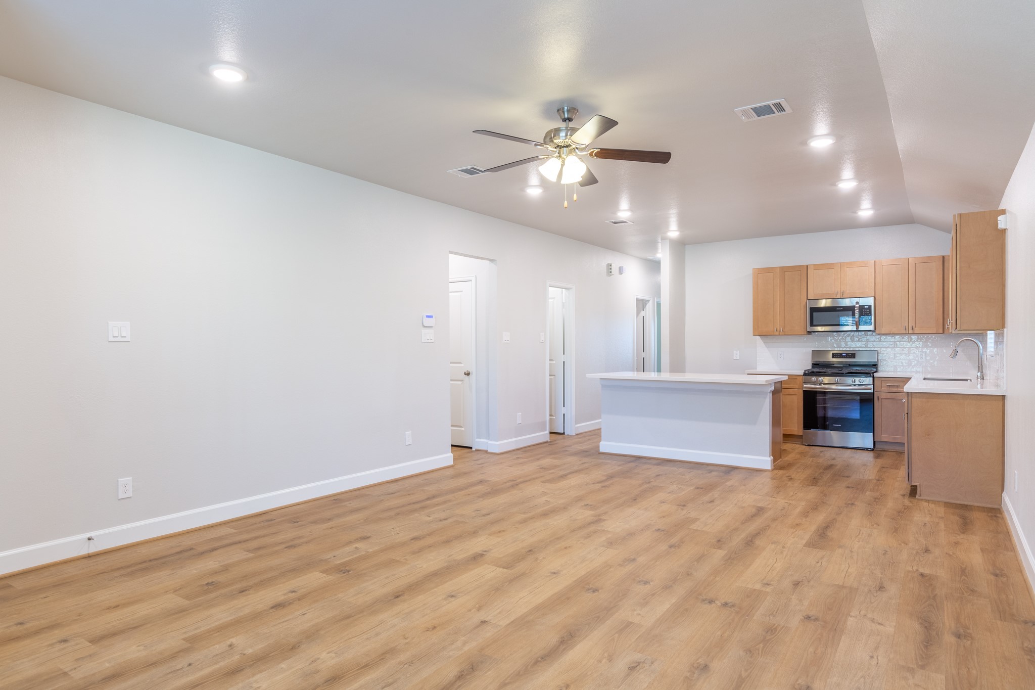 801 Roosevelt Property Photo 3