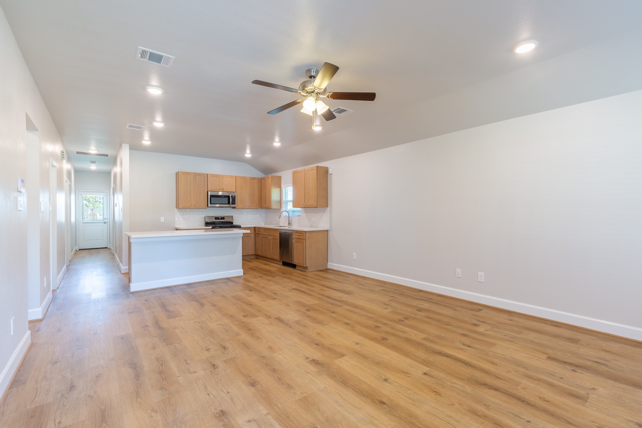 801 Roosevelt Property Photo 5