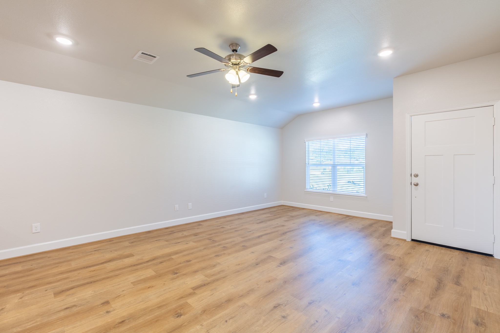 801 Roosevelt Property Photo 6