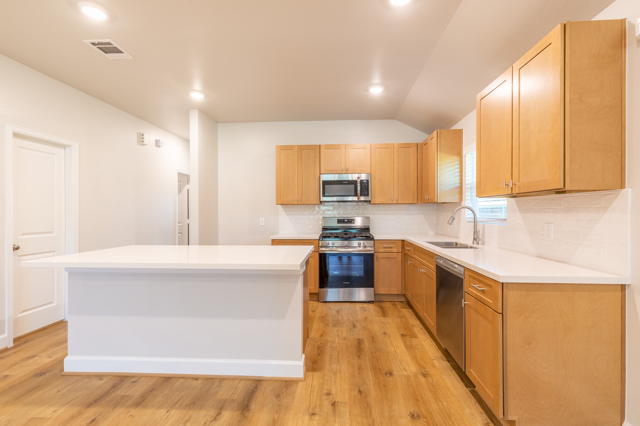 801 Roosevelt Property Photo 8