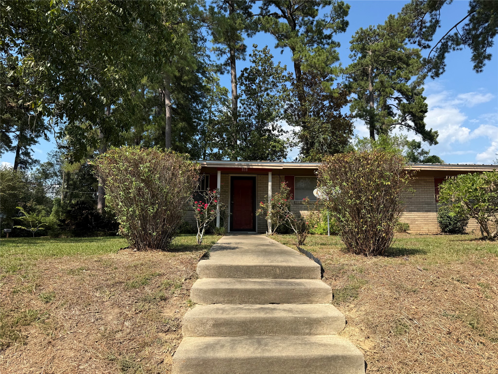 818 W Dogwood Property Photo 1
