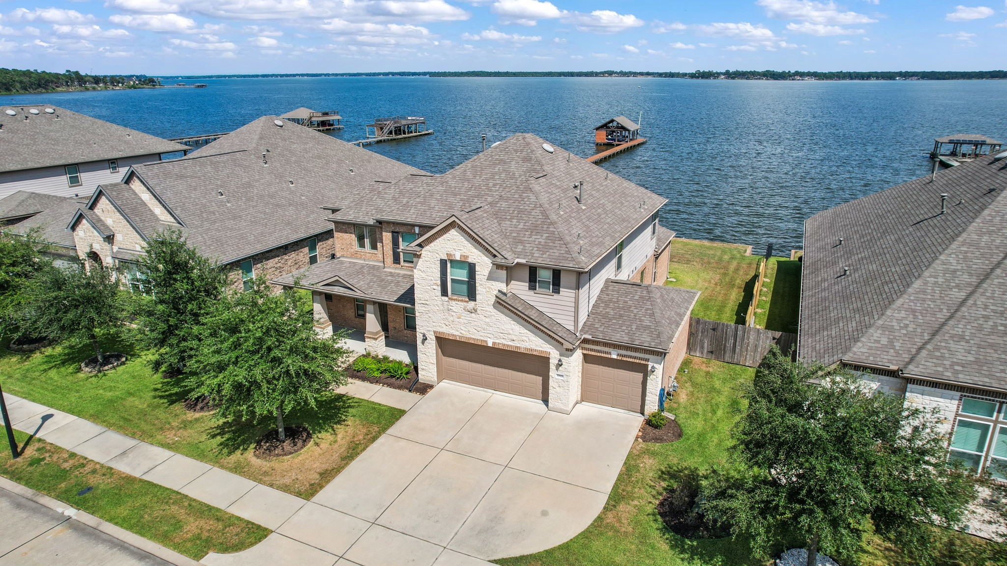 15526 Westward Lake Lane Property Photo 1