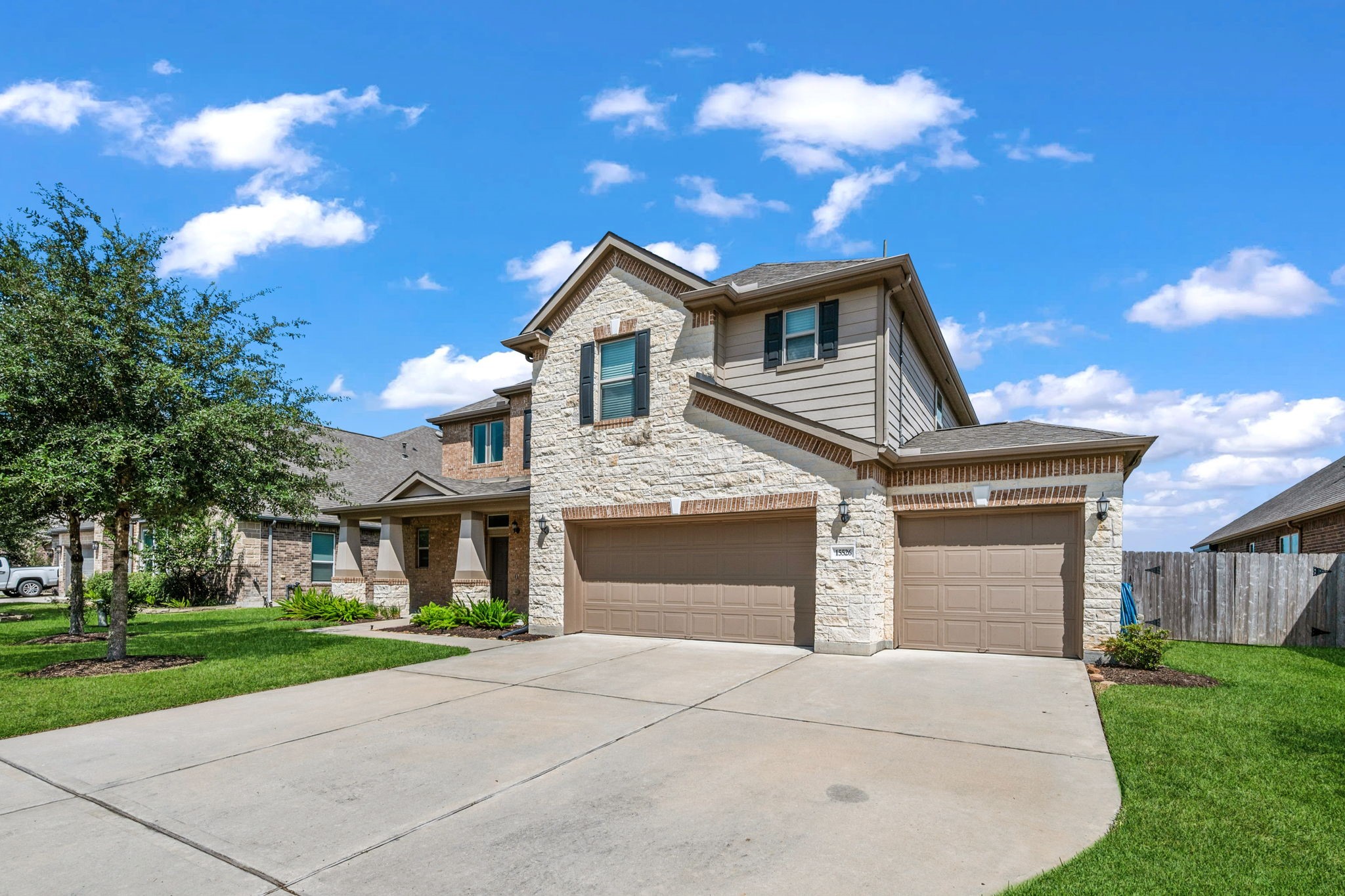 15526 Westward Lake Lane Property Photo 2