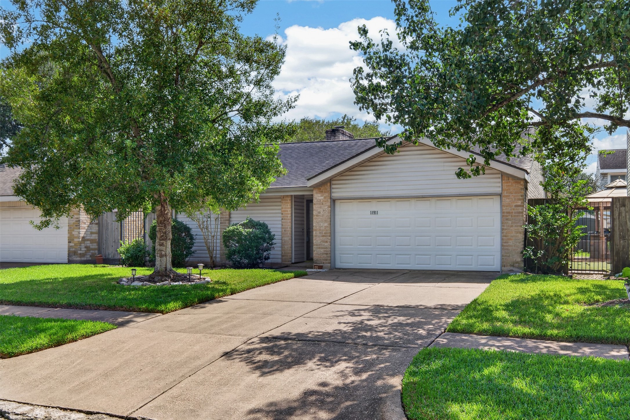 11911 Brook Meadows Lane Property Photo 6