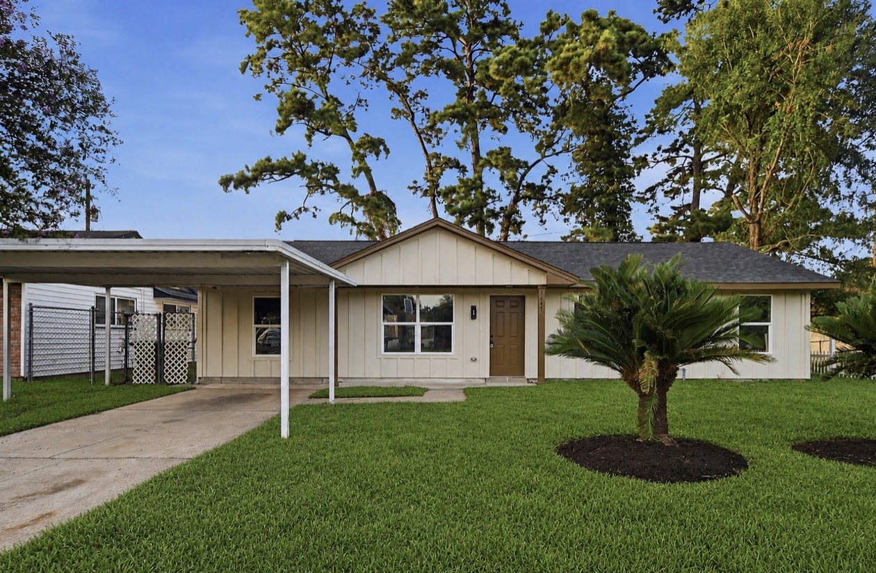 7447 Langley Road Property Photo 1