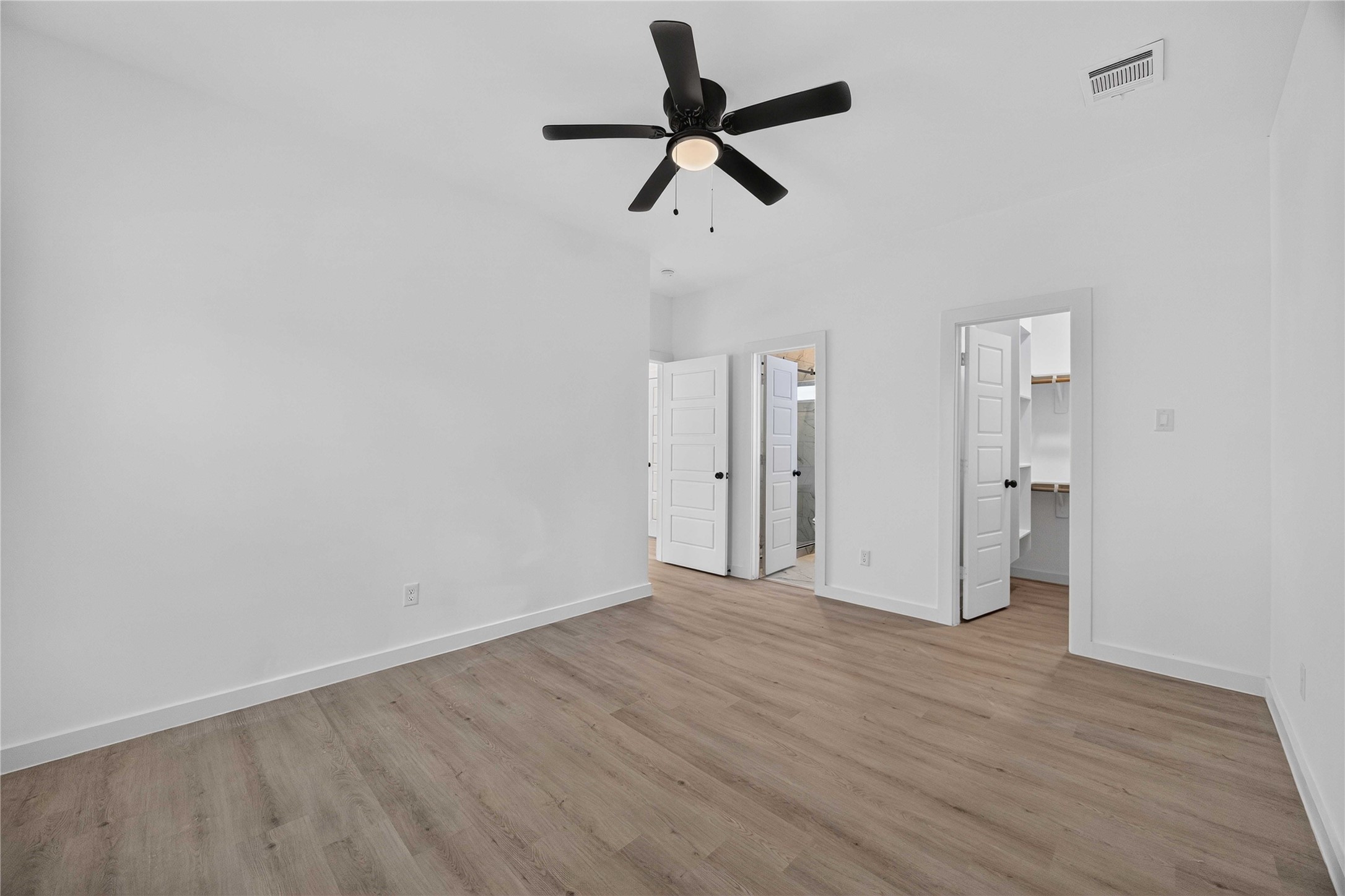 8208 Sterlingshire Street B Property Photo 4