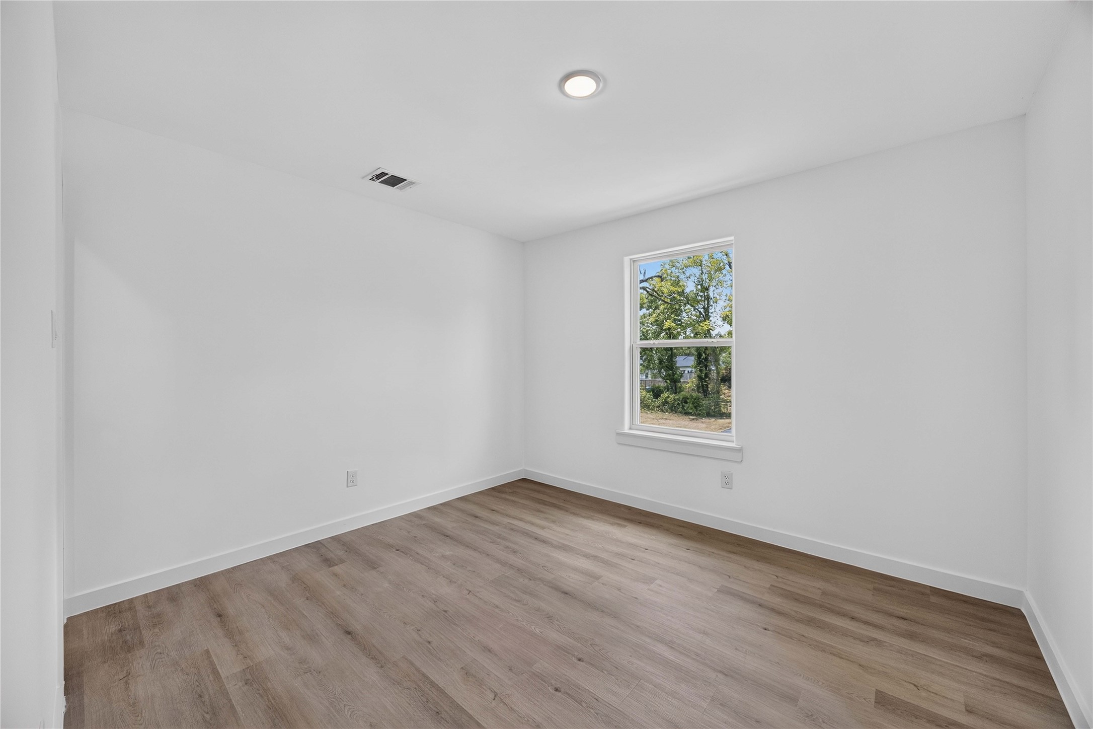 8208 Sterlingshire Street B Property Photo 11