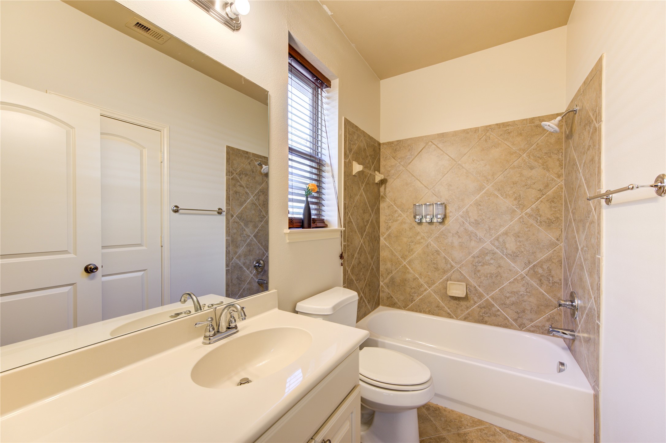 13419 Breakwater Path Loop Loop Property Photo 23
