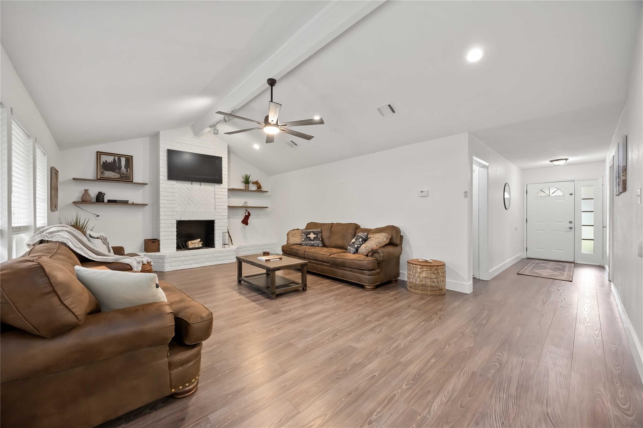 22419 Deville Drive Property Photo 5