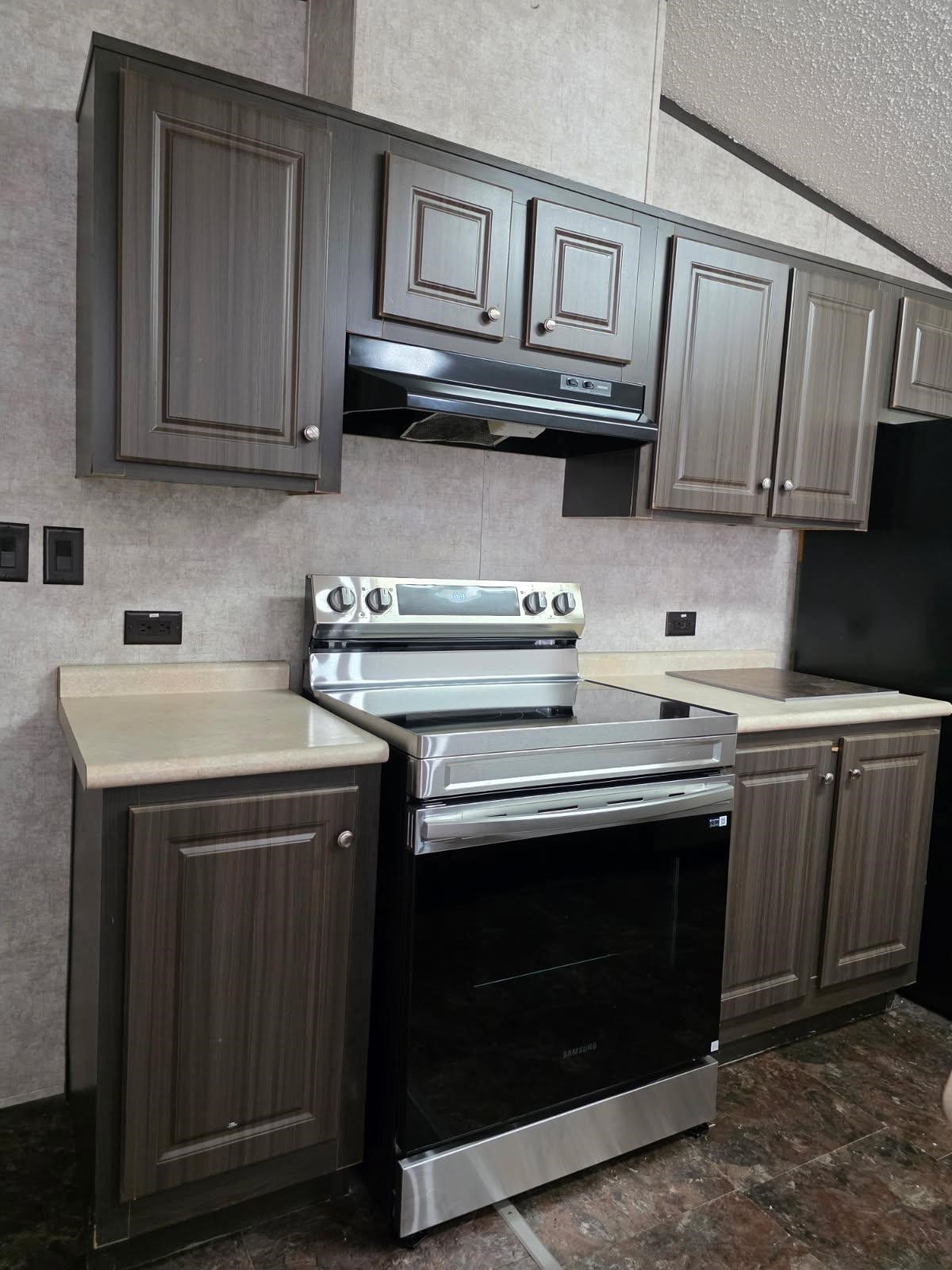 675 5604 Corner Property Photo 1