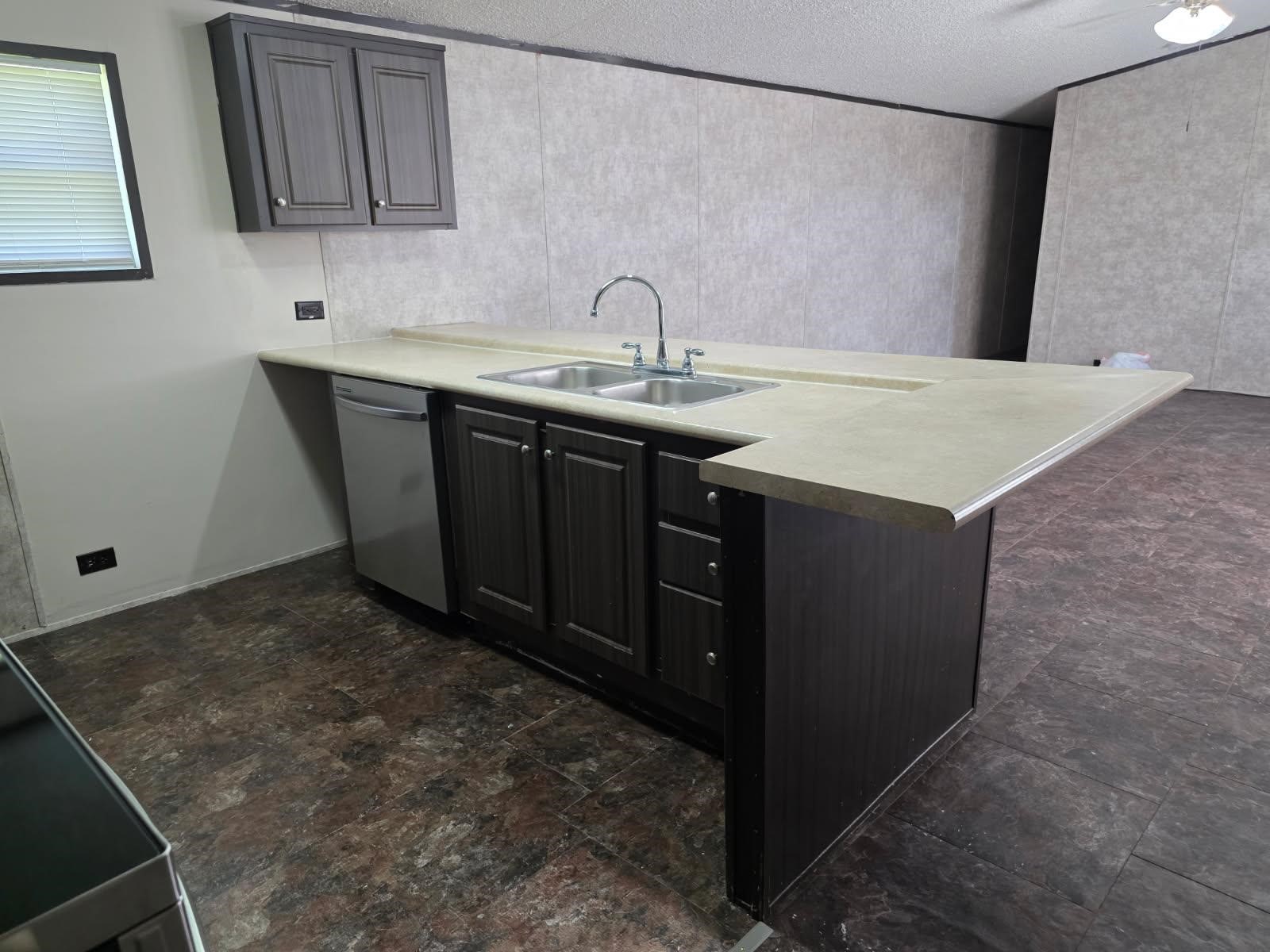675 5604 Corner Property Photo 2