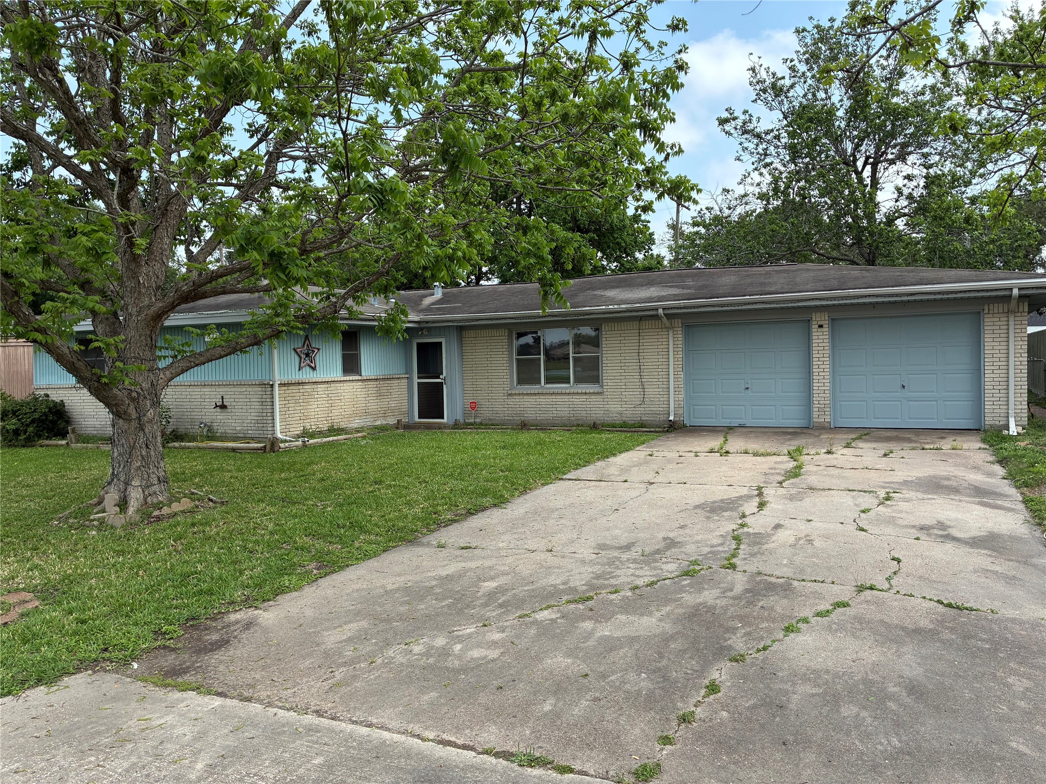 1133 25th Avenue N Property Photo 2