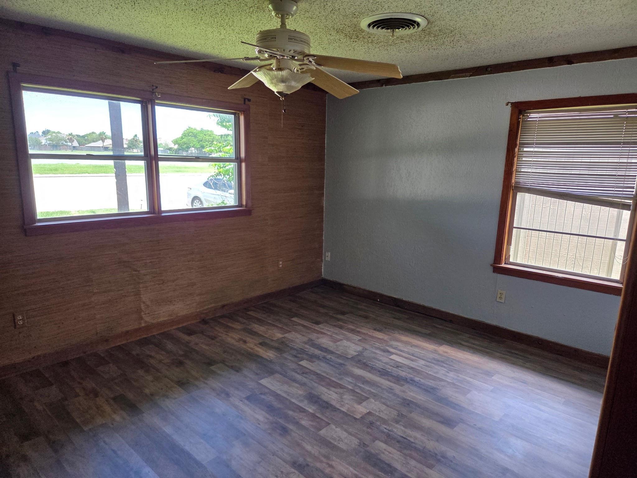 1133 25th Avenue N Property Photo 8
