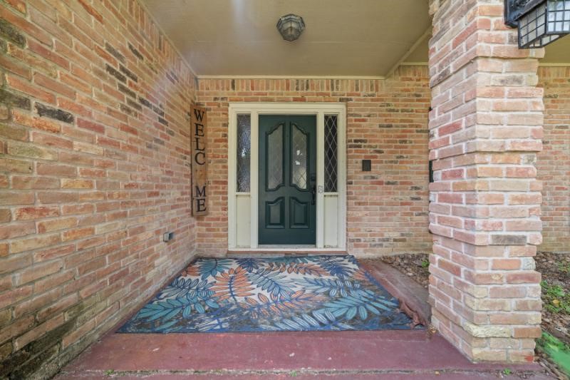 2306 Vine Creek Drive Property Photo 2