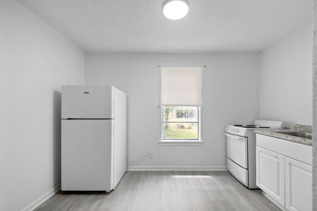 806 East Emily Avenue 5 Property Photo 2