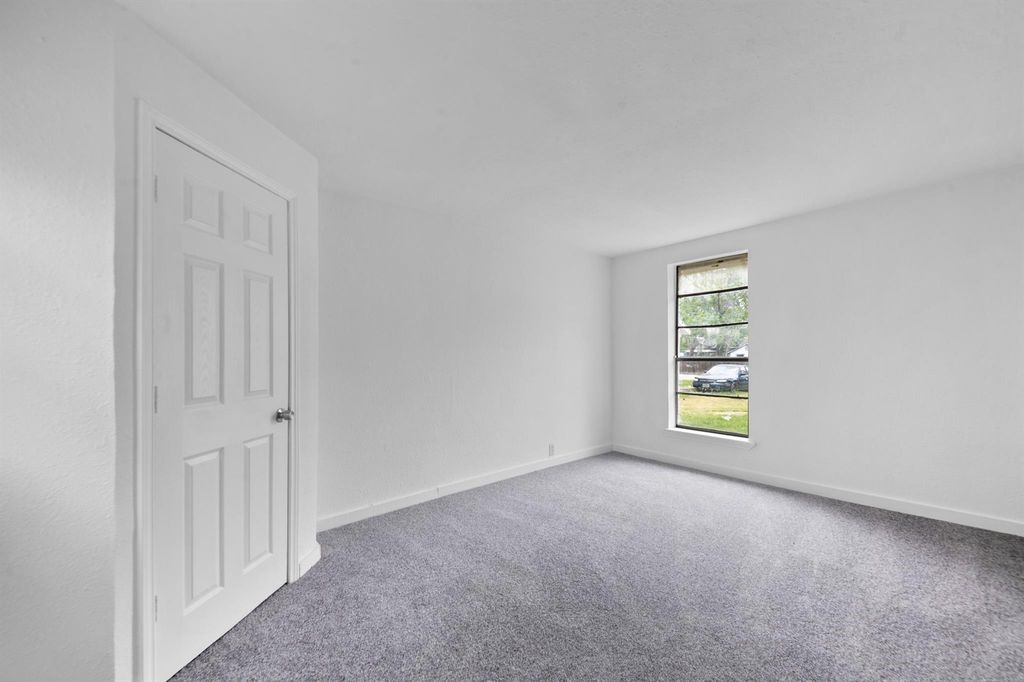 806 East Emily Avenue 5 Property Photo 6