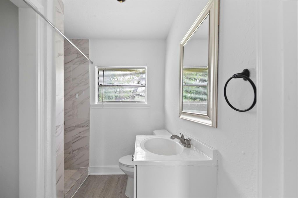 806 East Emily Avenue 5 Property Photo 7