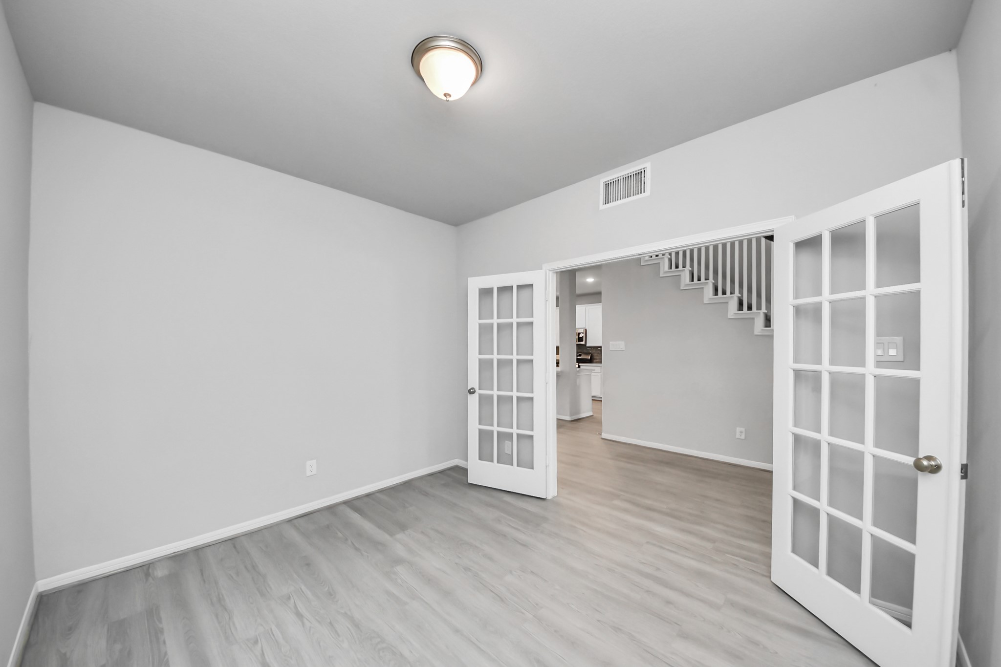 3102 Trishelle Court Property Photo 4