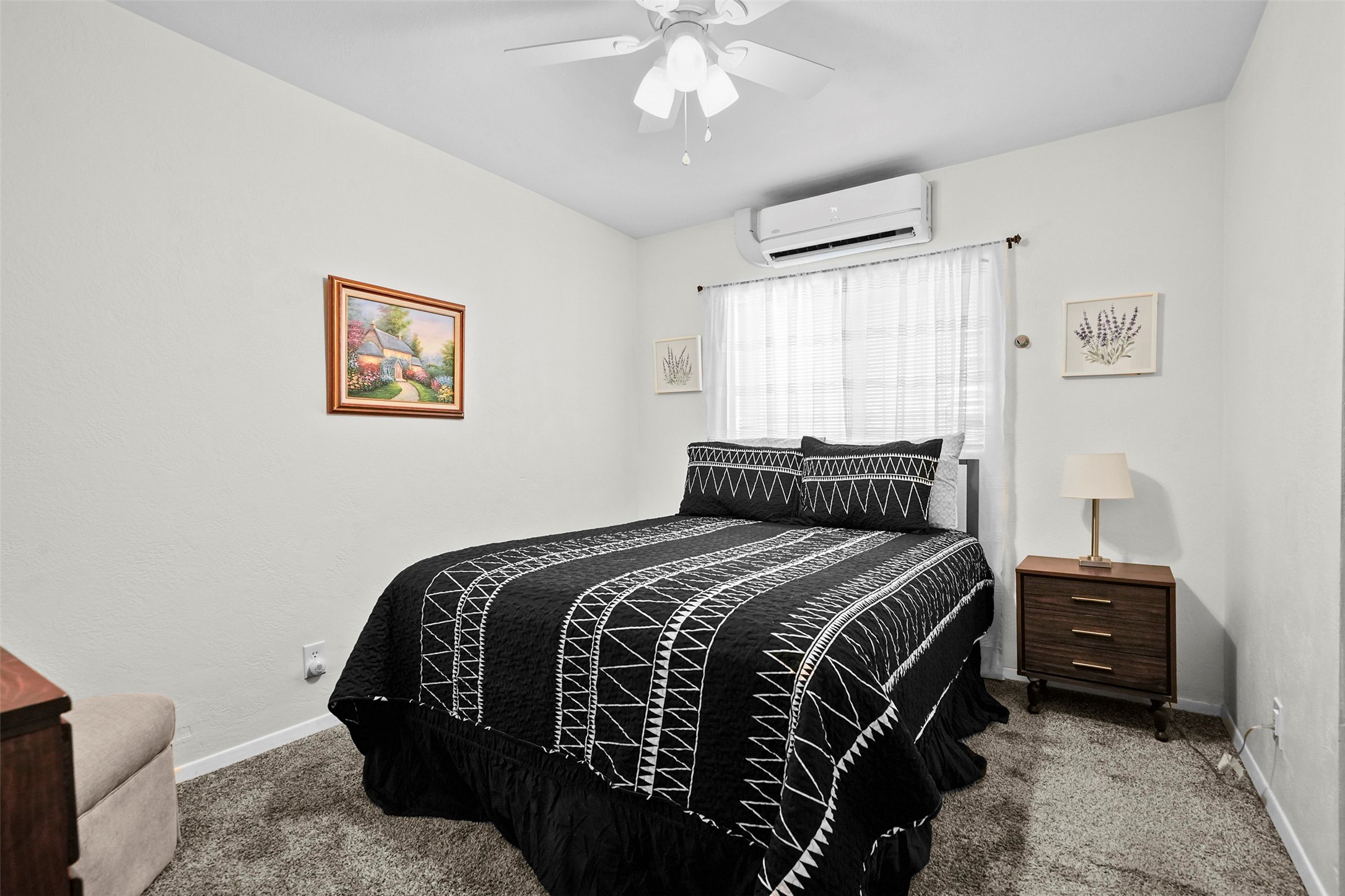 4405 Tularosa Avenue Property Photo 7