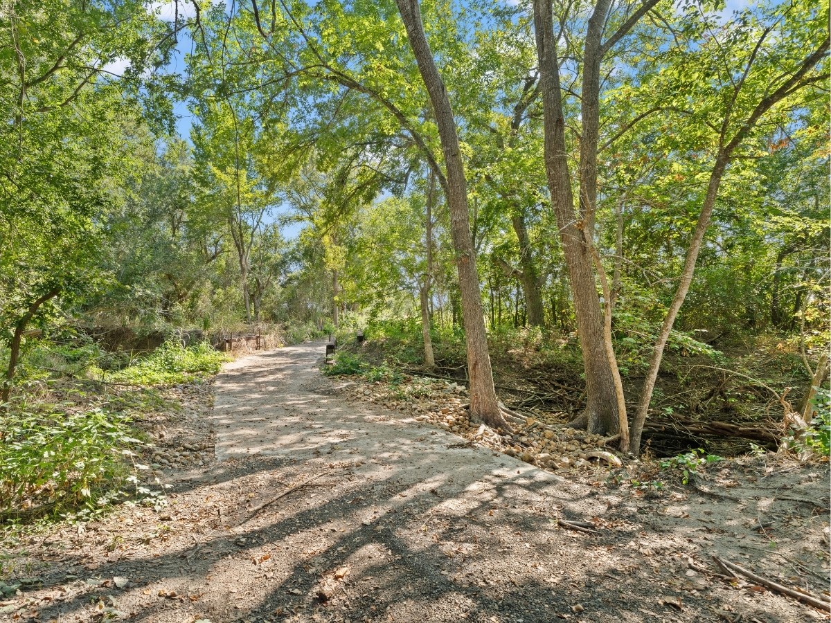 2763 Fm 956 Property Photo 10
