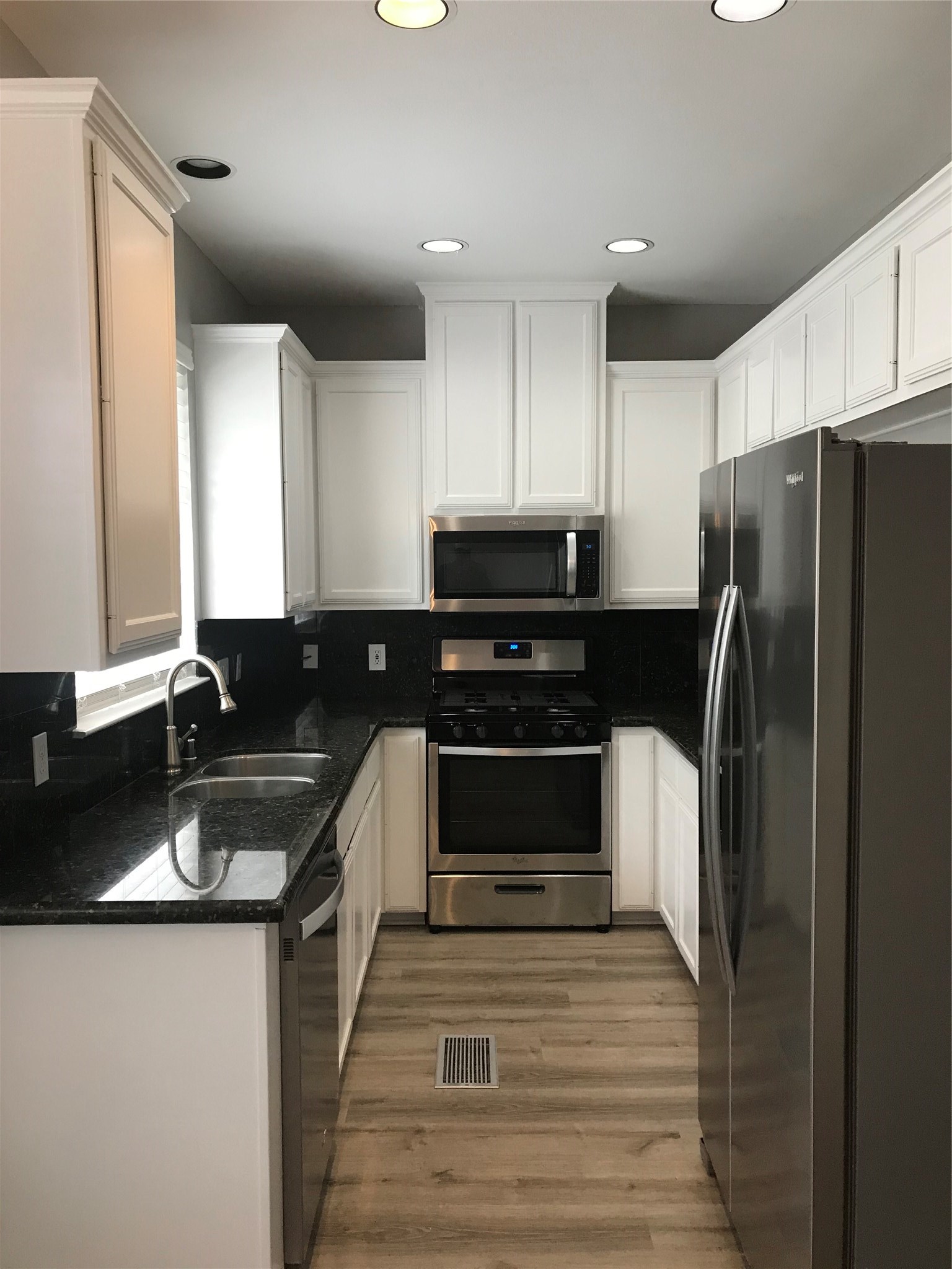 1906 Vermont Street E Property Photo 1
