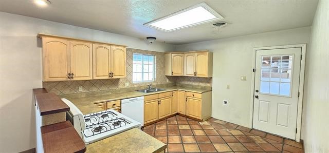 2410 Bradford Property Photo 8