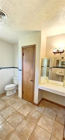 2410 Bradford Property Photo 18