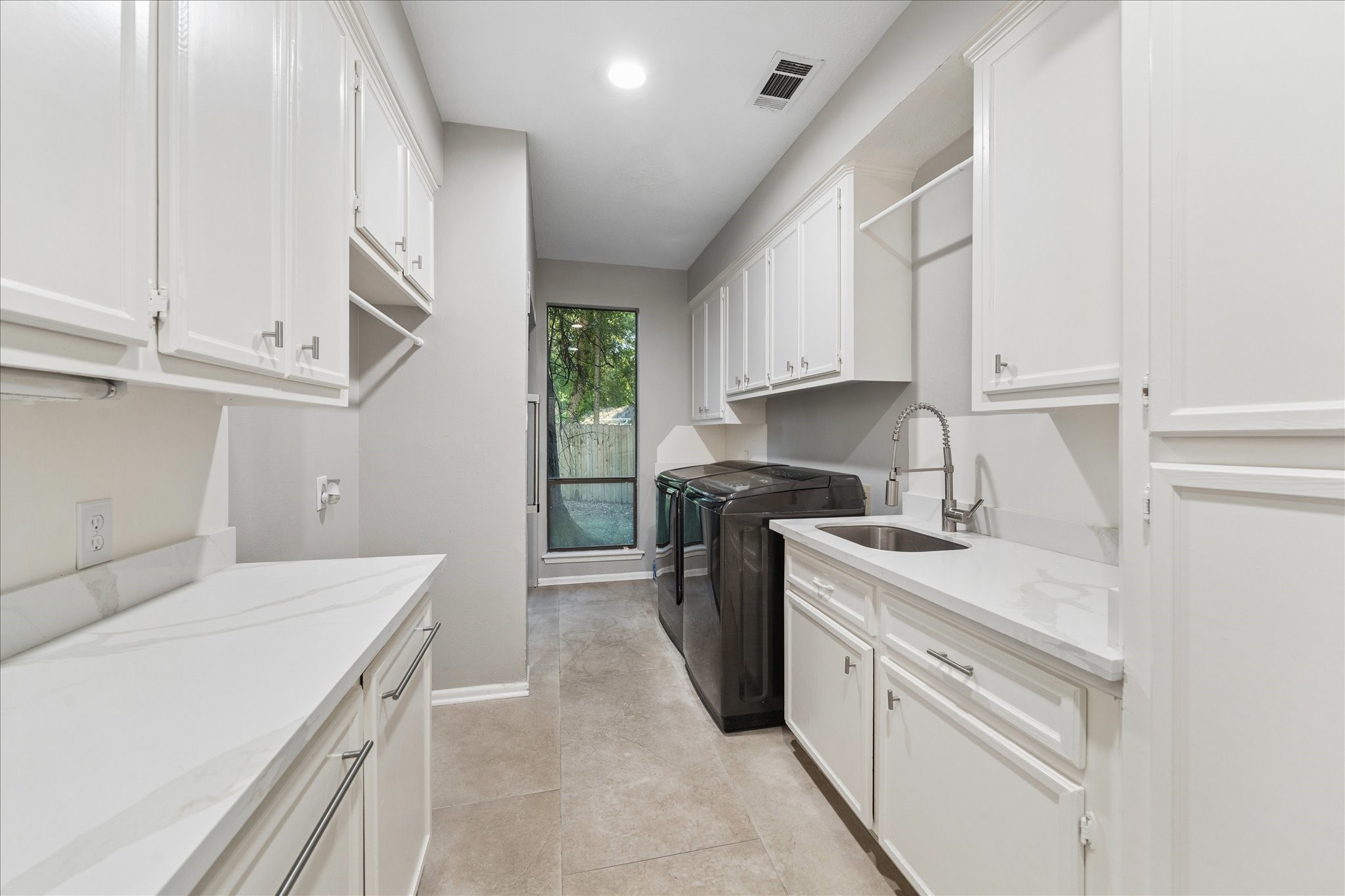 2411 Oakbank Drive Property Photo 17