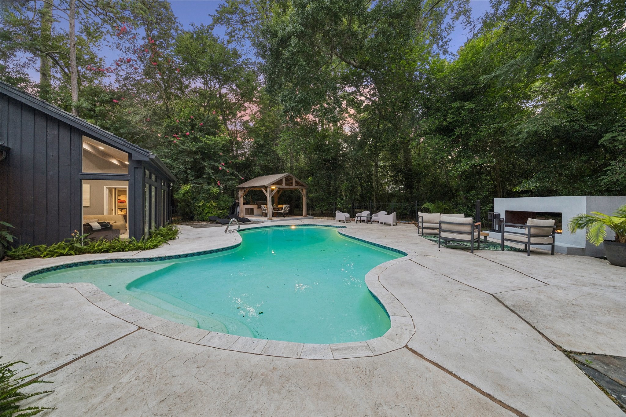 2411 Oakbank Drive Property Photo 43
