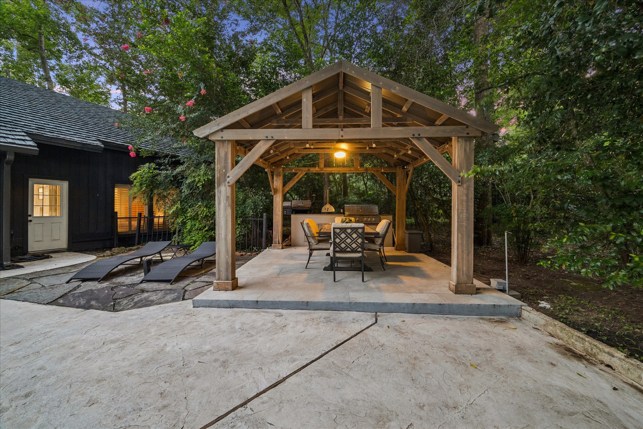 2411 Oakbank Drive Property Photo 44