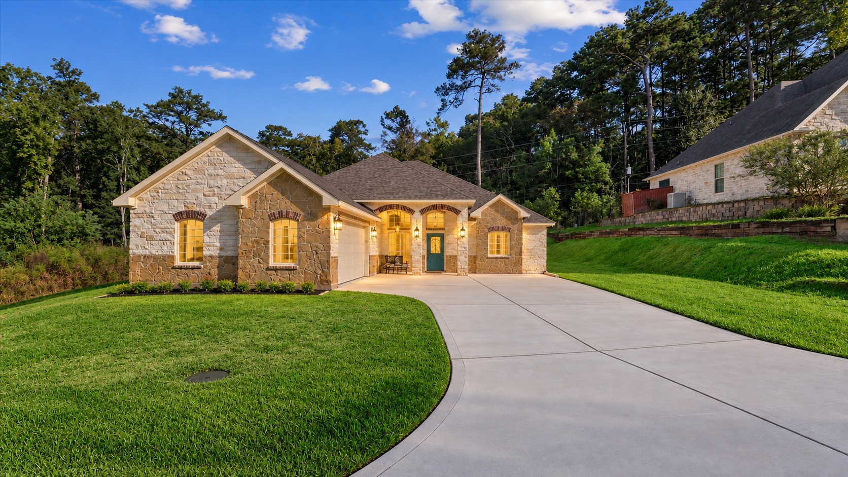 2504 W Green Briar Drive Property Photo 1