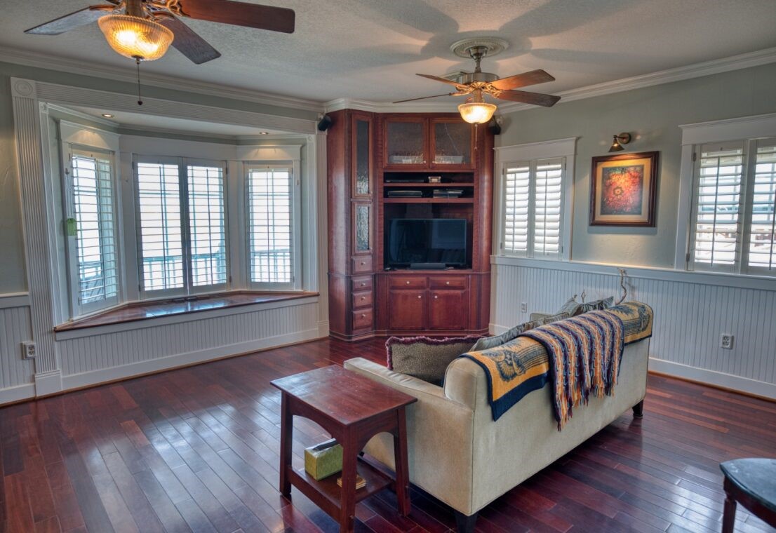 203 Francis Cove Property Photo 4