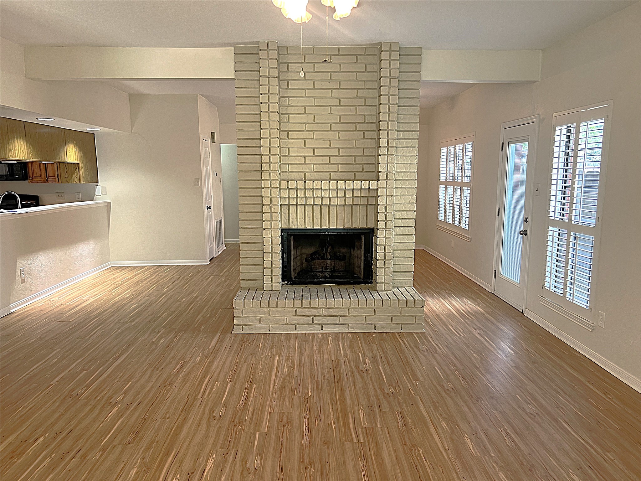 3307 Golden Willow Drive Property Photo 3
