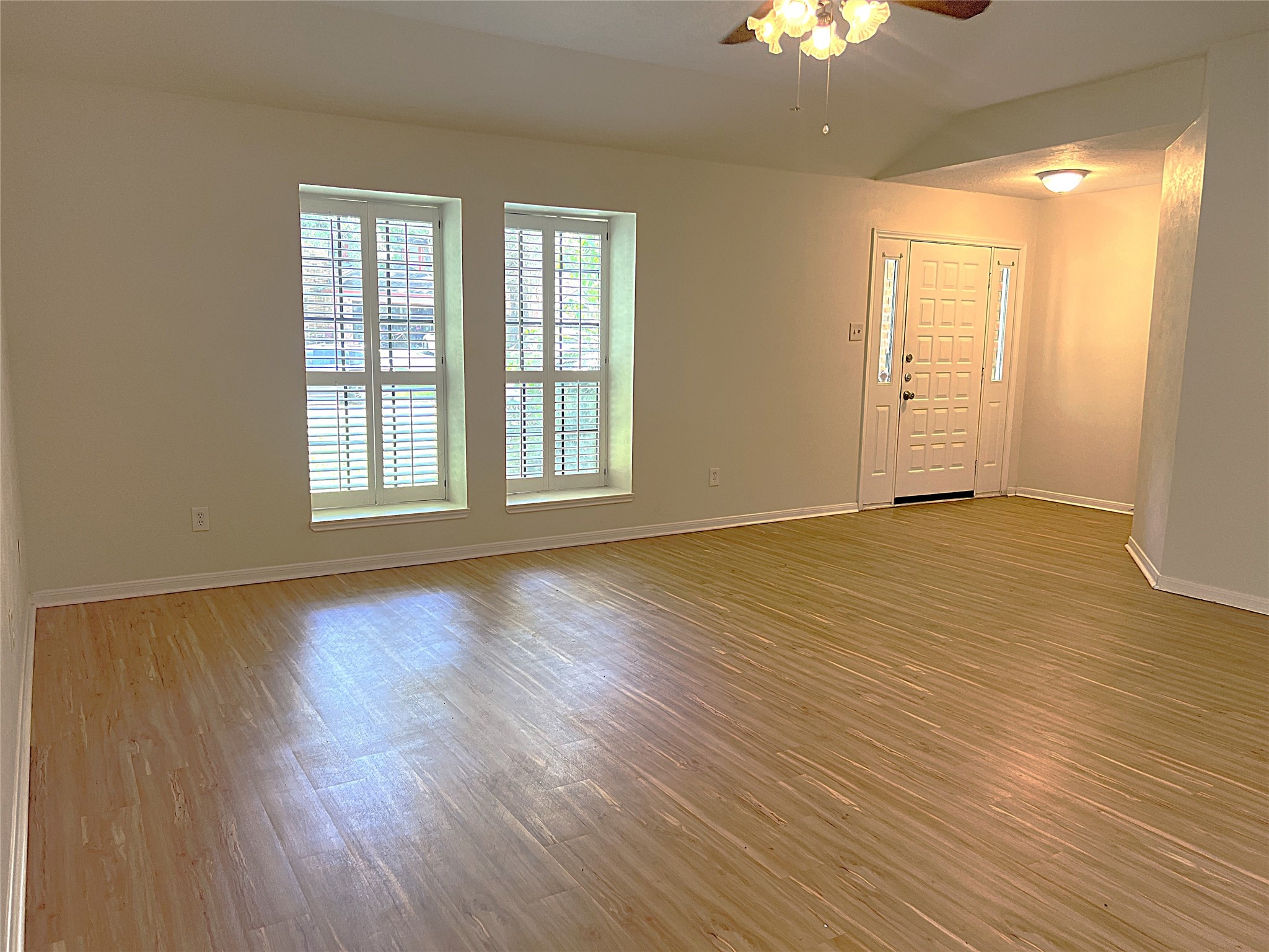 3307 Golden Willow Drive Property Photo 4