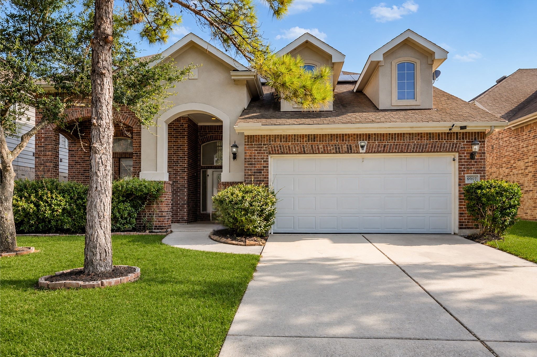 9907 Heritage Waters Court Property Photo 1